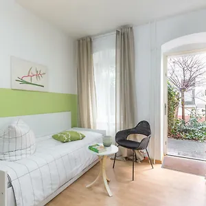 https://schones-2-zimmer-apartment-in-kollwitzplatz-nahe.find-berlin-hotels.com